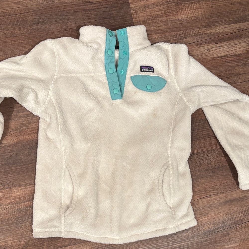 Patagonia Kids M (10) White Fleece Pullover with Blue Accents